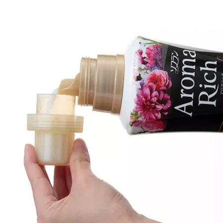 Парфюмированный кондиционер для белья LION "Soflan Aroma Rich Juliette" (480 мл) Парфюмированный кондиционер для белья LION "Soflan Aroma Rich Juliette" (480 мл)