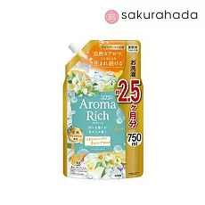 Парфюмированный кондиционер для белья LION "Soflan Aroma Rich Claire", рефил (750 мл.)