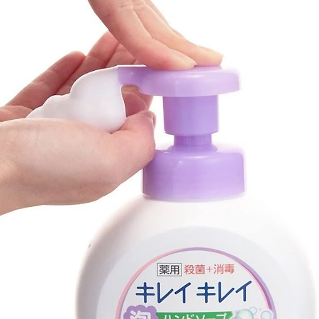 Жидкое мыло-пенка для рук LION "KireiKirei" с антибактериальным эффектом цветочный аромат (250 мл.)
